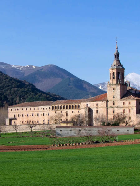 disena-experiencia-en-hotel-en-la-rioja-con-encanto-entrada-monaterio-tuso disena-experiencia-en-hotel-en-la-rioja-con-encanto-entrada-monaterio-tuso